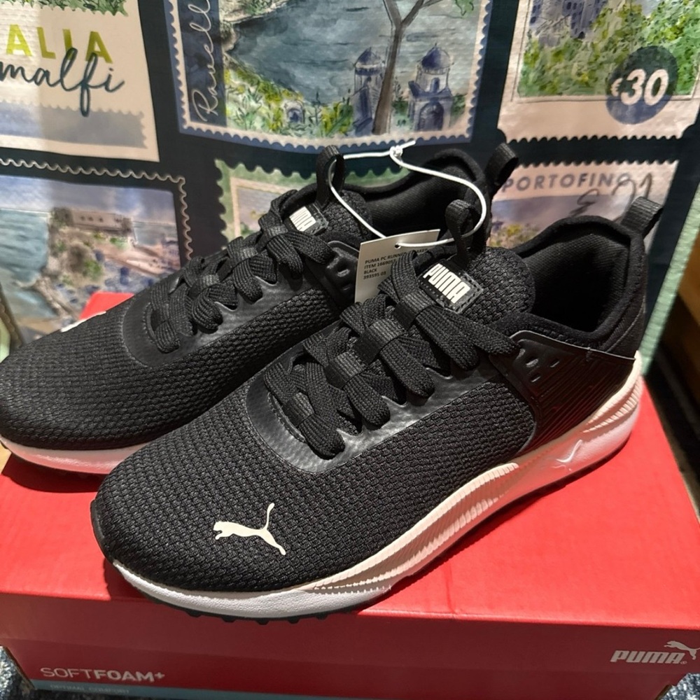 NWT Puma black soft foam sneakers 7.5